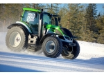 Kankkunen v traktoru  na ledě frčel 130 km/h
